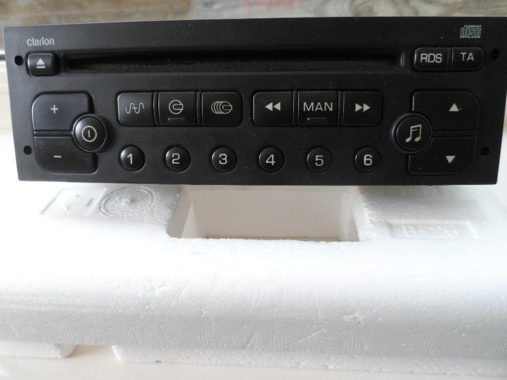 Clarion autoradio PU-2471a(Q) voor Peugeot 206, Verzenden, Zo goed als nieuw