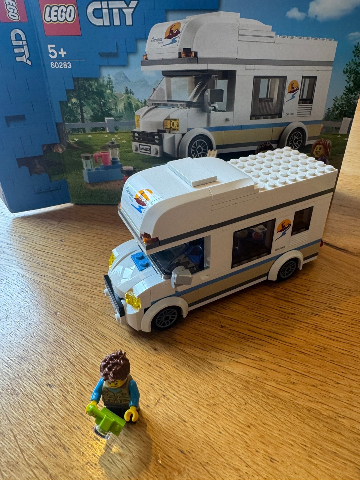 Lego City Campervan 60283 met minifiguur, City, Lego, Ophalen of Verzenden, Zo goed als nieuw