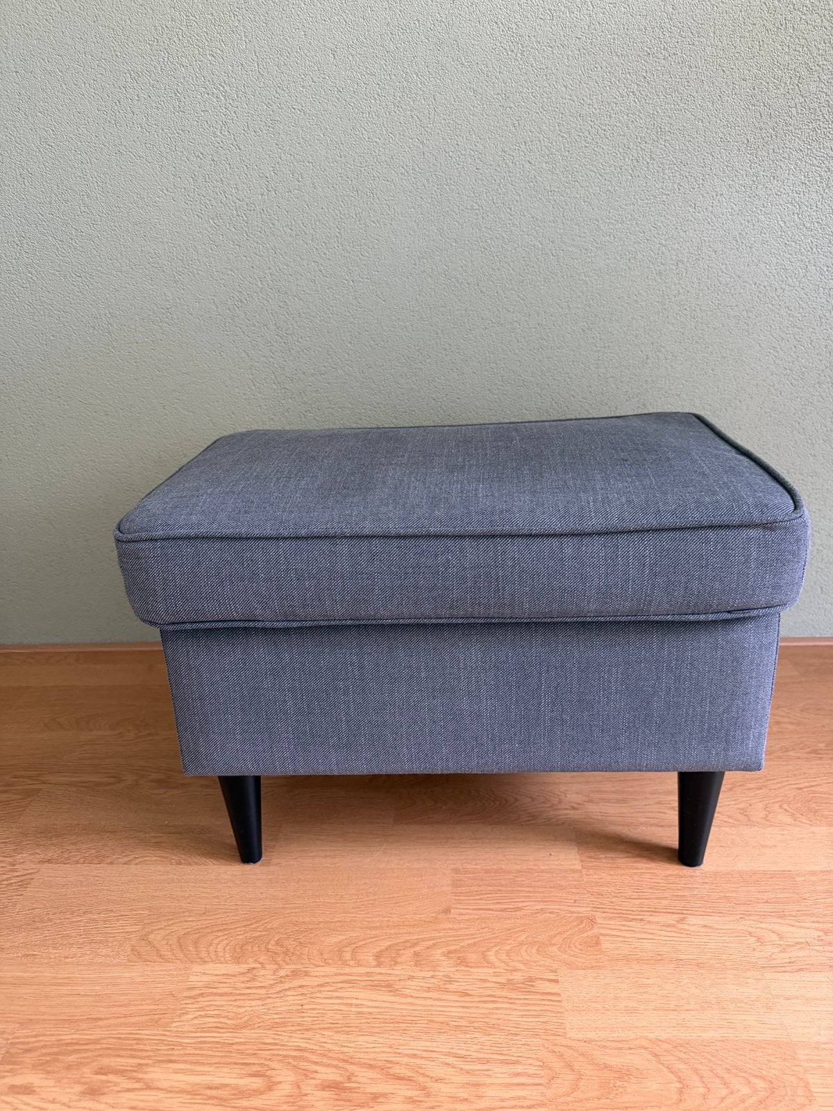Voetenbank / hocker Ikea Strandmon donkergrijs, Ophalen, Zo goed als nieuw, Rechthoekig, Stof