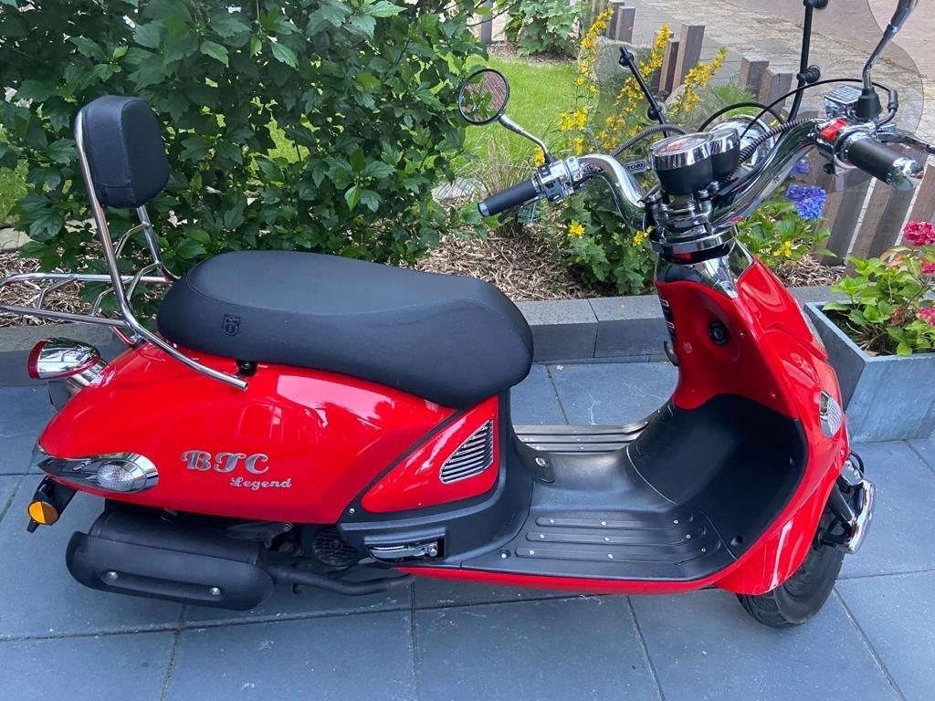 Rode BTC Legend Scooter - Zo goed als nieuw, Ophalen, Zo goed als nieuw, Benzine, Maximaal 25 km/u