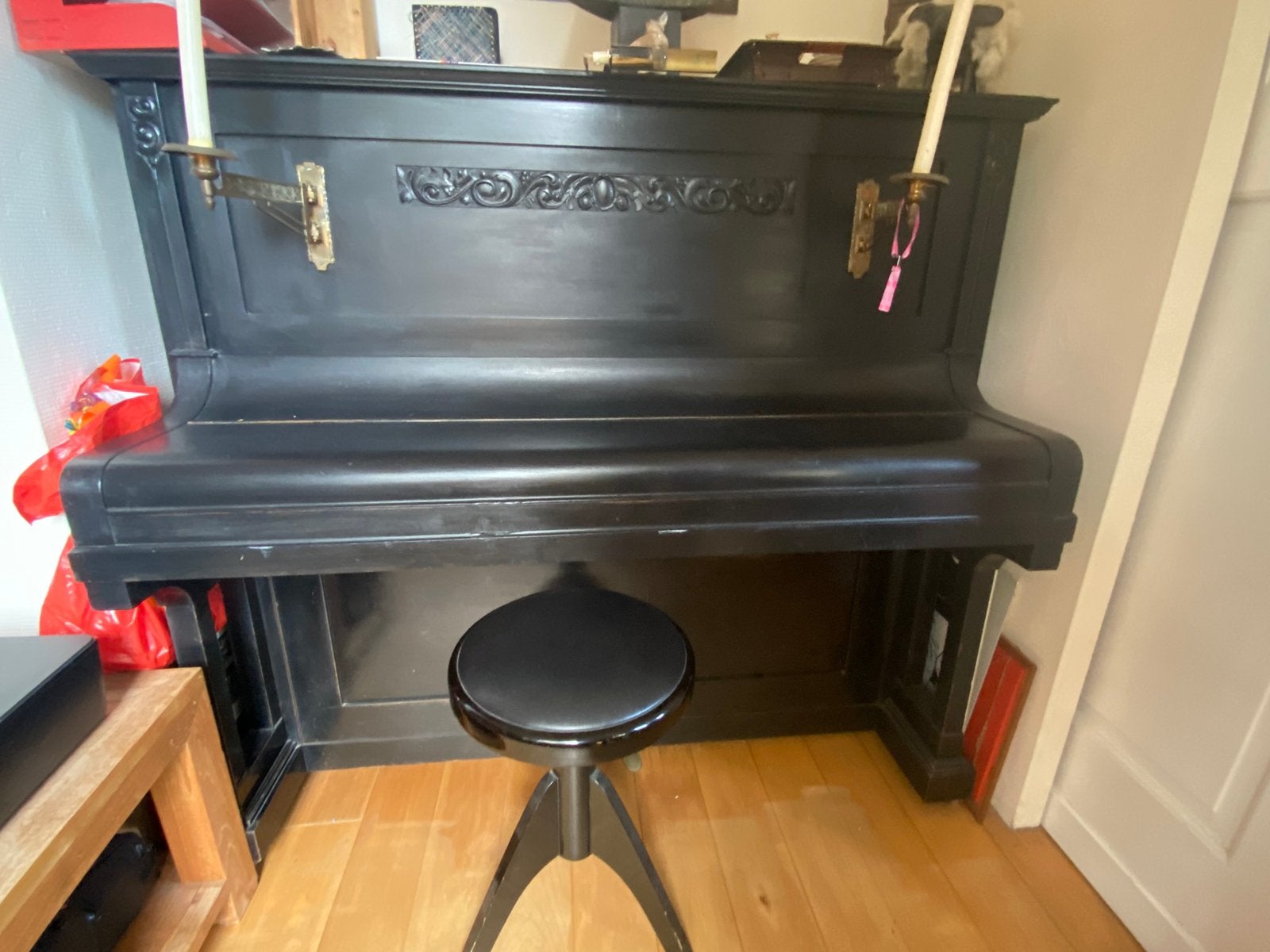 Foto 2 van Klassieke zwarte piano