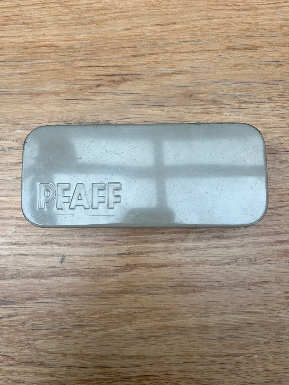 Vintage Pfaff doosje - metalen opbergdoosje, Ophalen of Verzenden, Gebruikt, Toebehoren, Pfaff