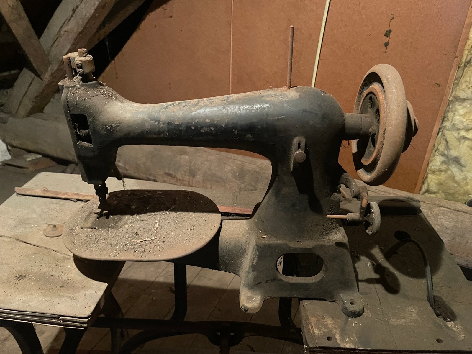 Antieke Industriële Singer Trapnaaimachine, Ophalen