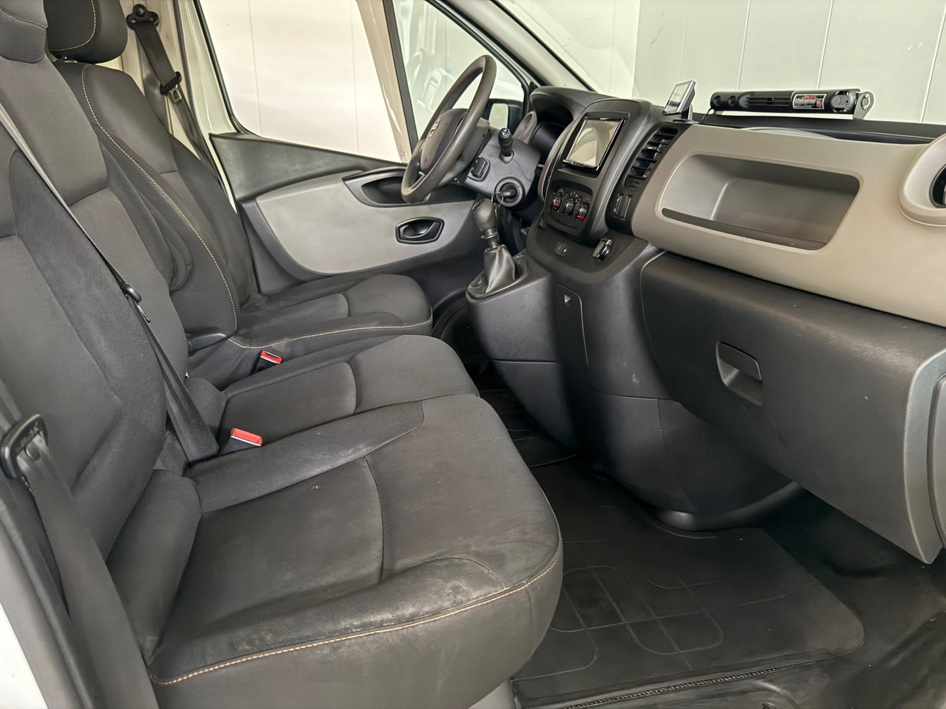Nissan NV300 1.6 dCi 120 L2H1 Acenta Airco, Trekhaak, Imperi, 15 km/l, Gebruikt, Euro 6, Wit