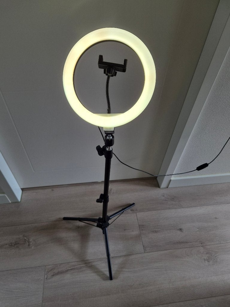LED Ringlamp met statief (verstelbaar) incl telefoonhouder, Ophalen, Zo goed als nieuw, Inclusief lampen, Lamp of Flitsset