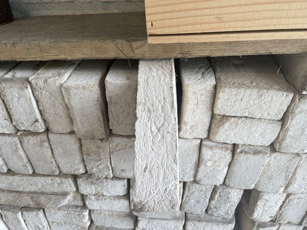 Gevelstenen wit, Doe-het-zelf en Verbouw, Metselstenen, Ophalen, Zo goed als nieuw, Bakstenen