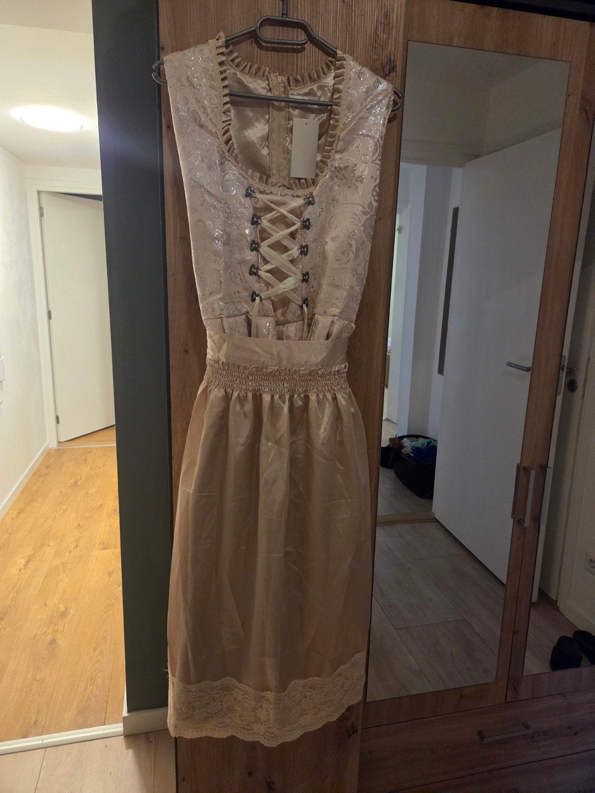 Nieuwe Dirndl jurk maat XL, Beige, Maat 46/48 (XL) of groter, Nieuw, Onder de knie