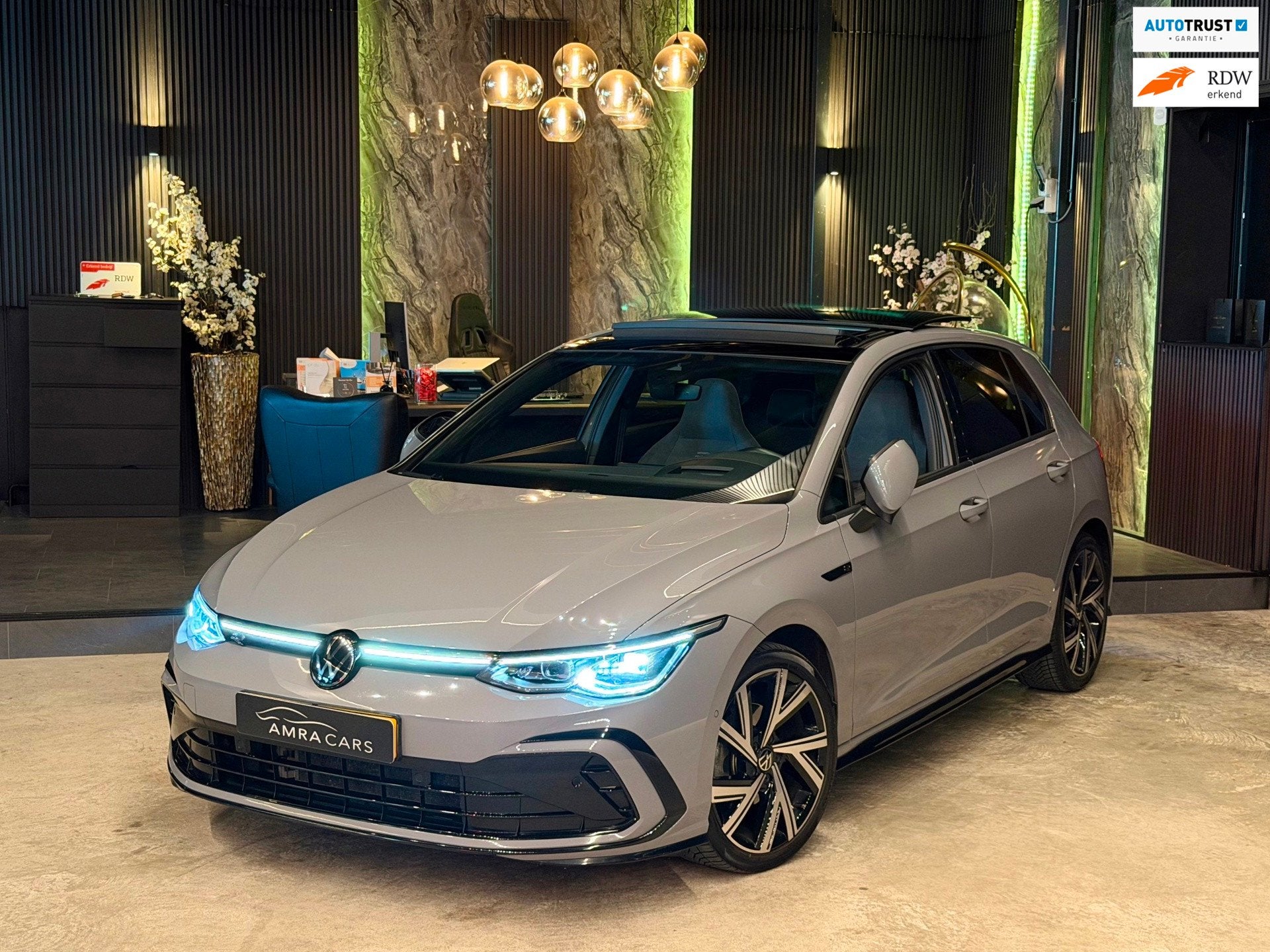 Volkswagen GOLF 1.5 eTSI 3X R-Line|PANO|HEAD UP|BOMVOL!, Auto's, 4 cilinders, 150 pk, Verwarmde buitenspiegels, Bedrijf