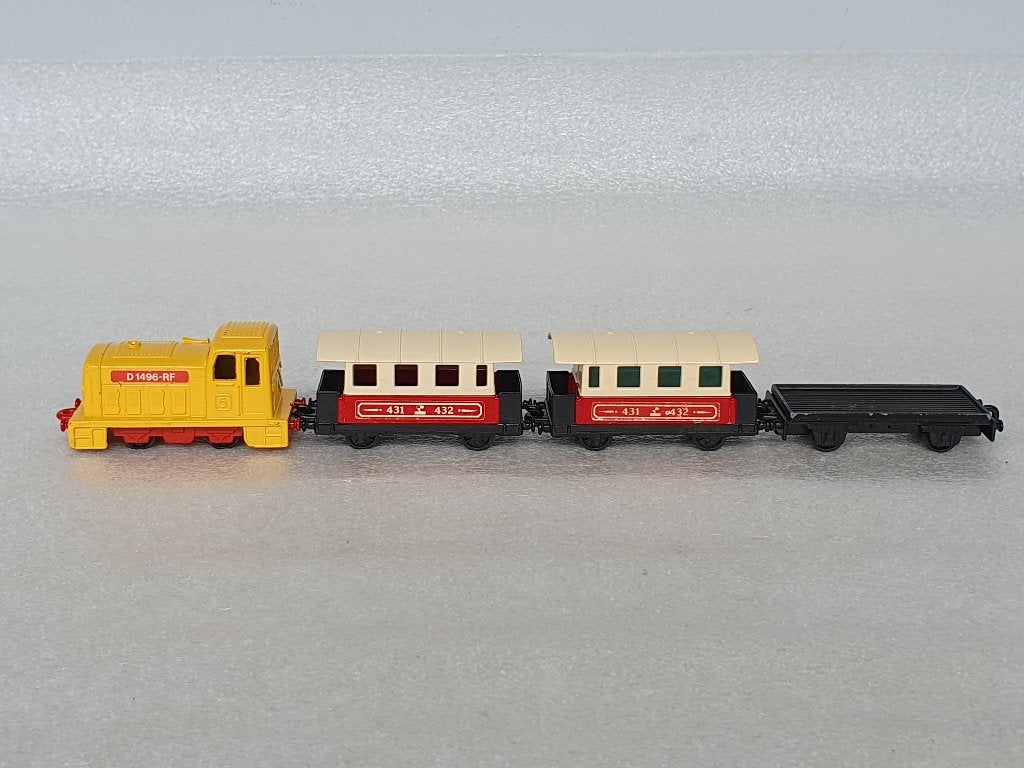 Matchbox - Superfast: Shunter + 2 Passenger Coach + Flat car, Ophalen of Verzenden, Gebruikt, Auto