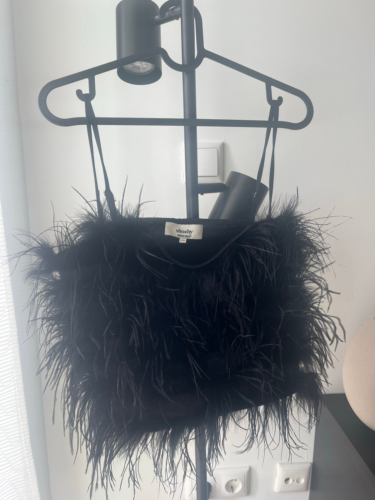 Shoeby Monica Geuze top met veren - Zwart, Zwart, Maat 42/44 (L), Ophalen of Verzenden, Zonder mouw