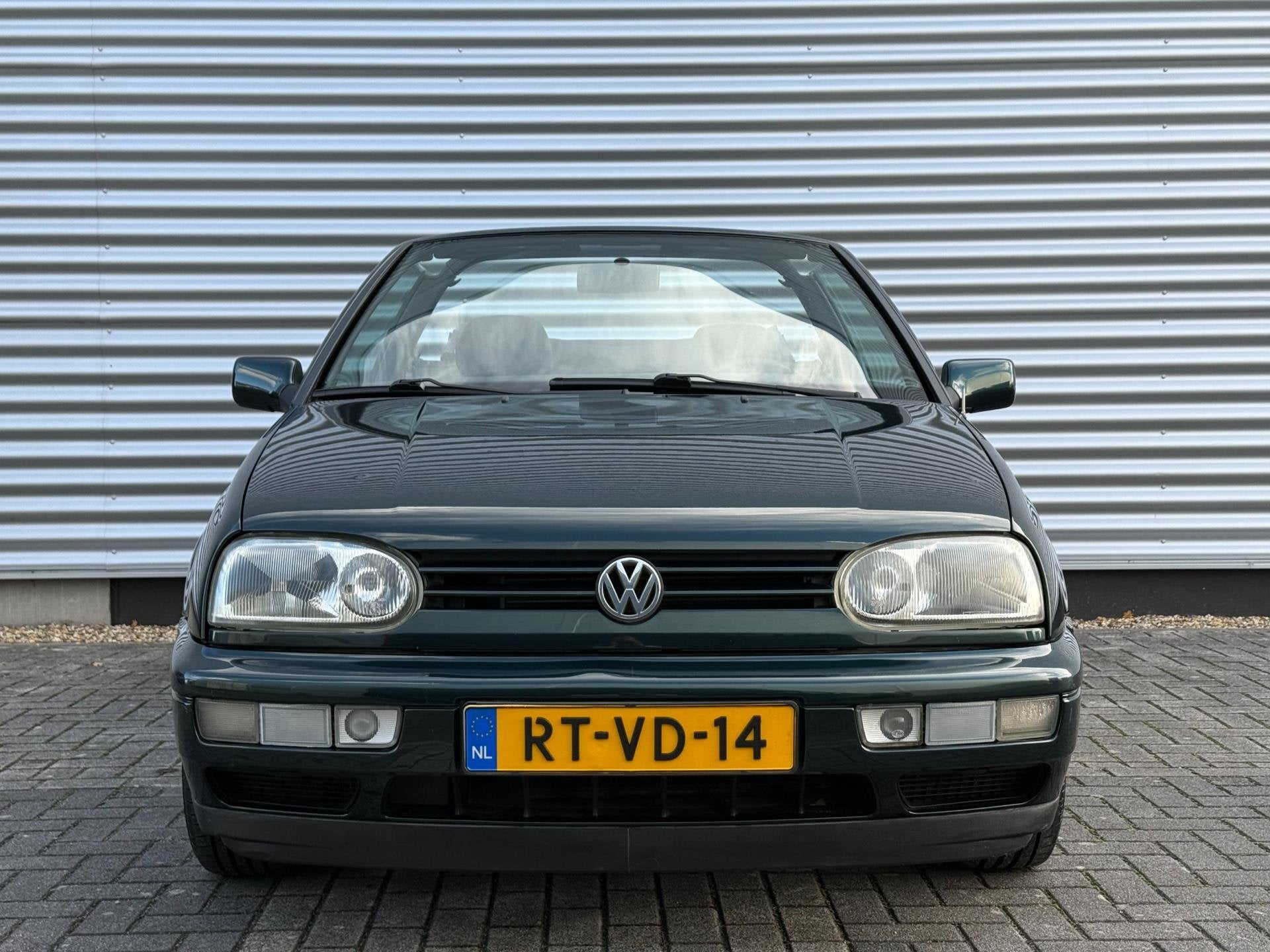 Volkswagen Golf Cabriolet 1.8 35.964 km 1e eigenaar Org NL, Auto's, Volkswagen, Stof, Gebruikt, Zwart, 4 cilinders