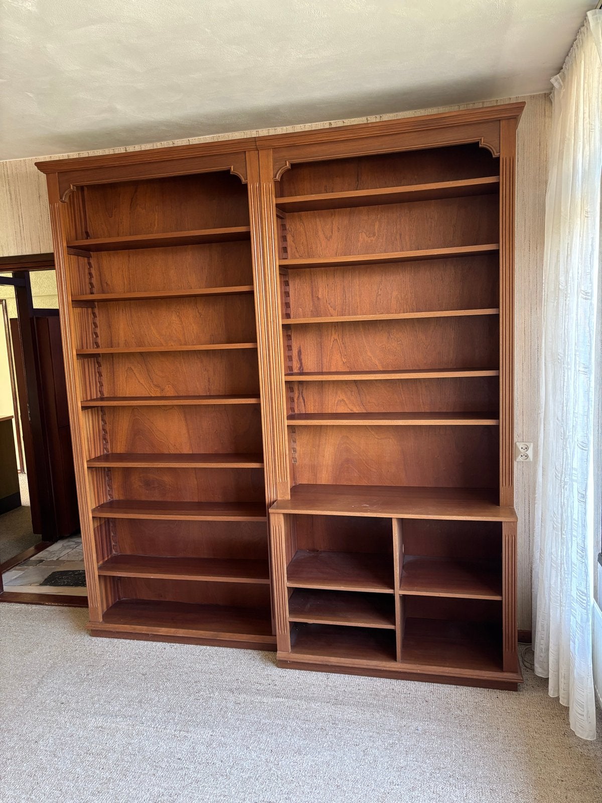 Prachtige houten bibliotheekkast met veel opbergruimte, Ophalen, Met plank(en), Gebruikt, 200 cm of meer