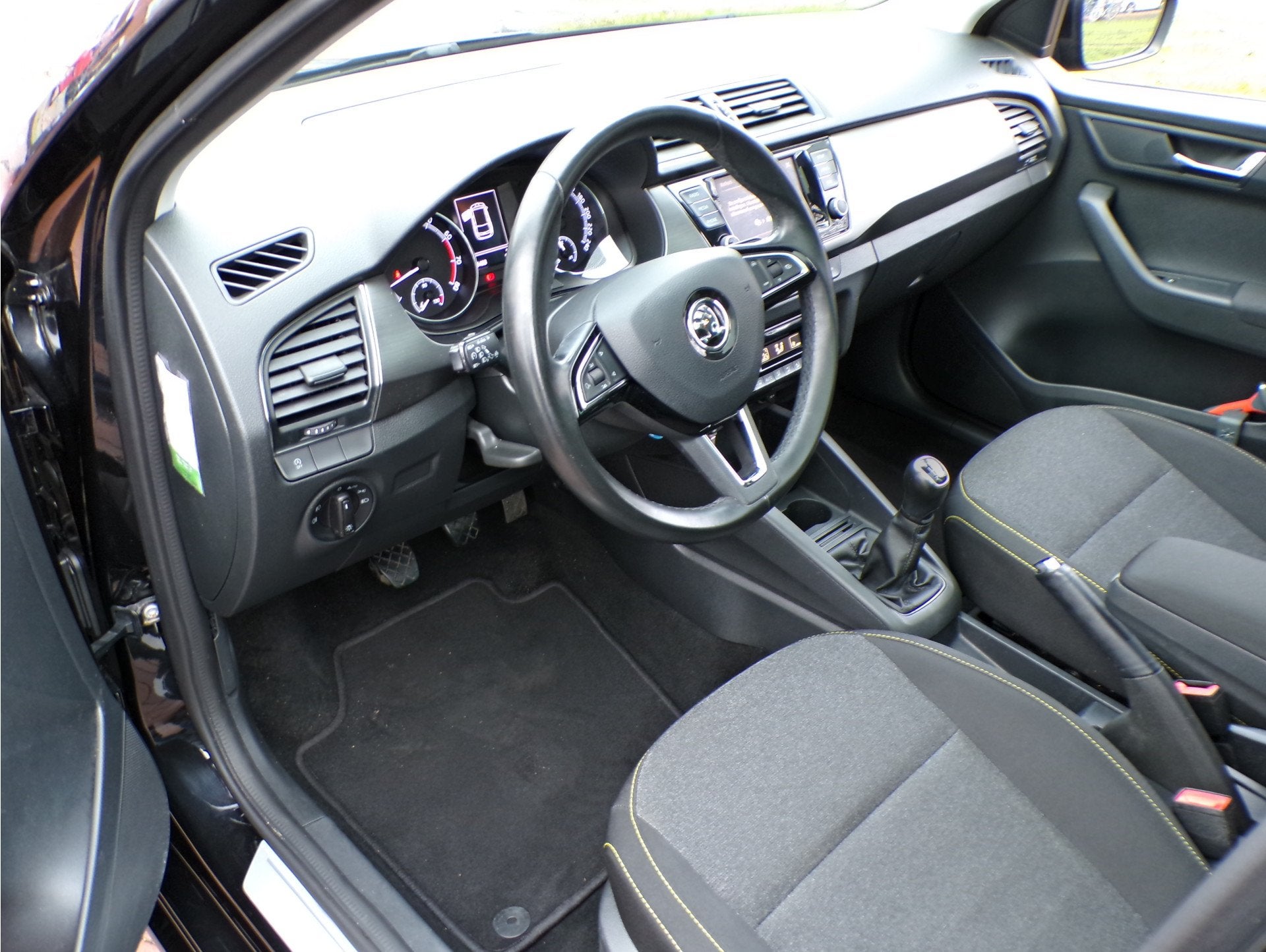 Skoda Fabia Combi 1.0 Business Edition PANORAMADAK CRUISECON, Auto's, Voorwielaandrijving, Dealer onderhouden, Gebruikt, Euro 6