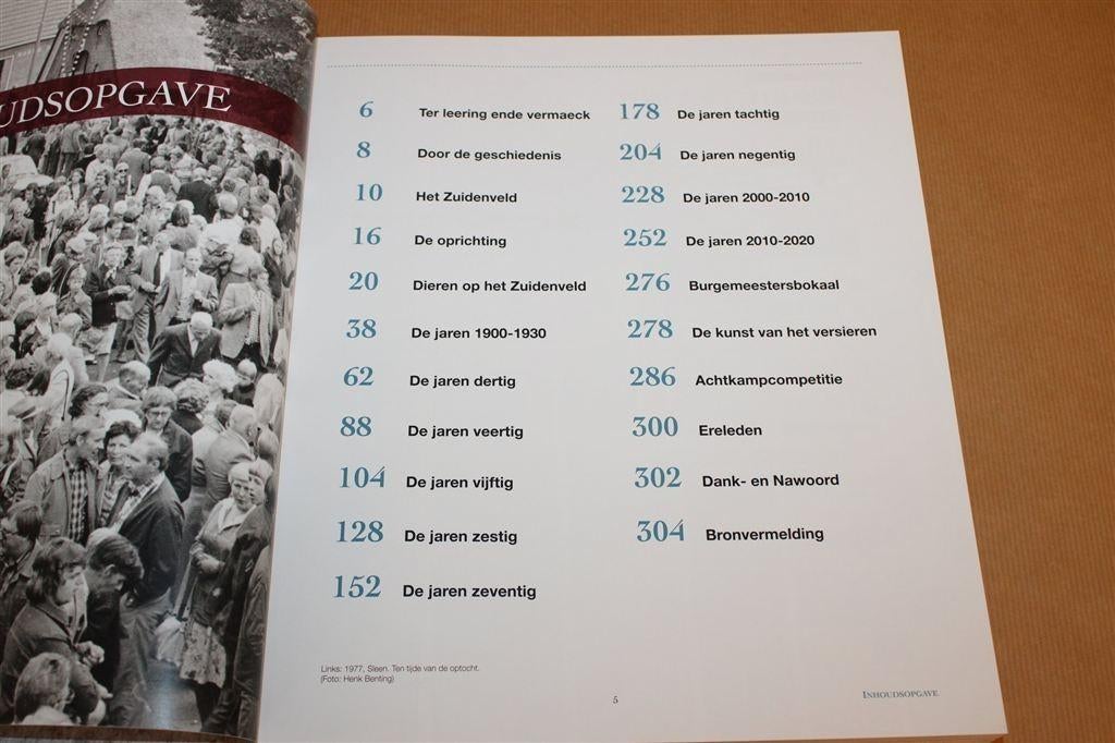 Kroniek van de Zuidenveldtentoonstelling — 1920-2020, Ophalen of Verzenden, Zo goed als nieuw