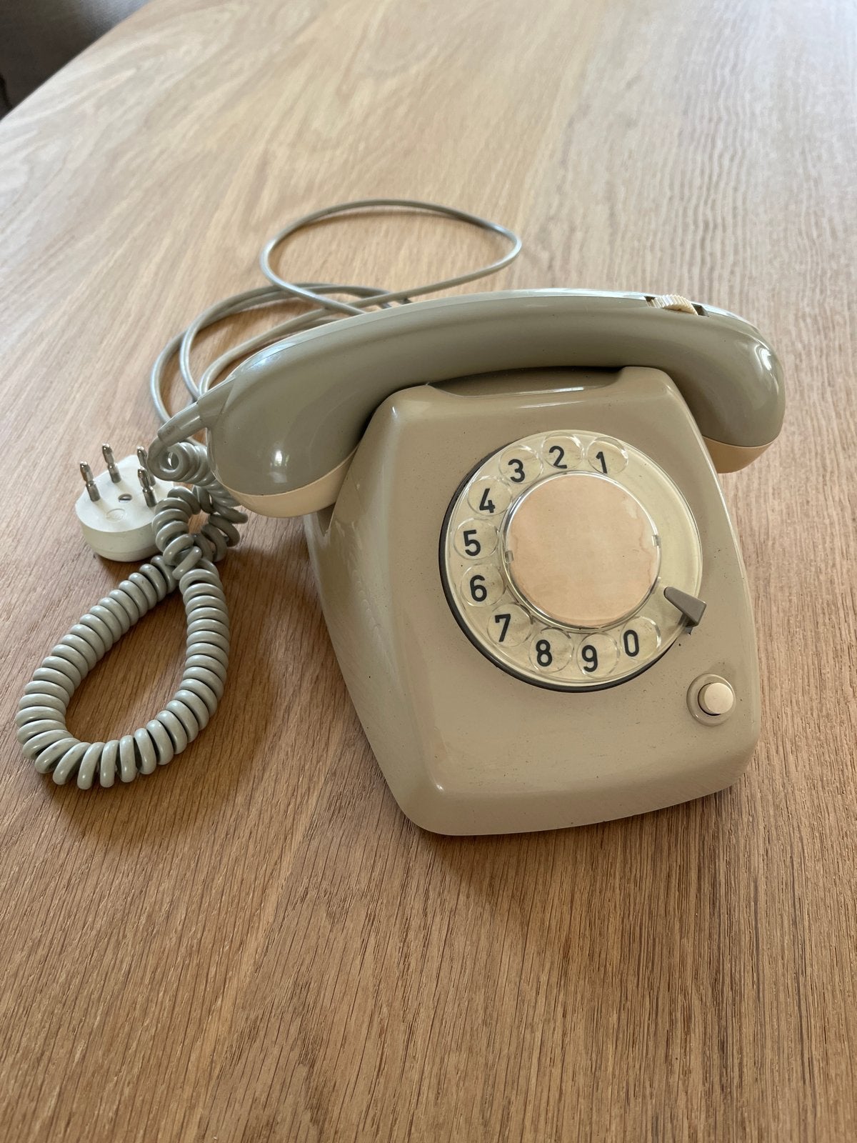 Vintage Telefoon T65 met Draaischijf - Jaren '70 Design, Telecommunicatie, Ophalen of Verzenden, Zo goed als nieuw, Met draaischijf