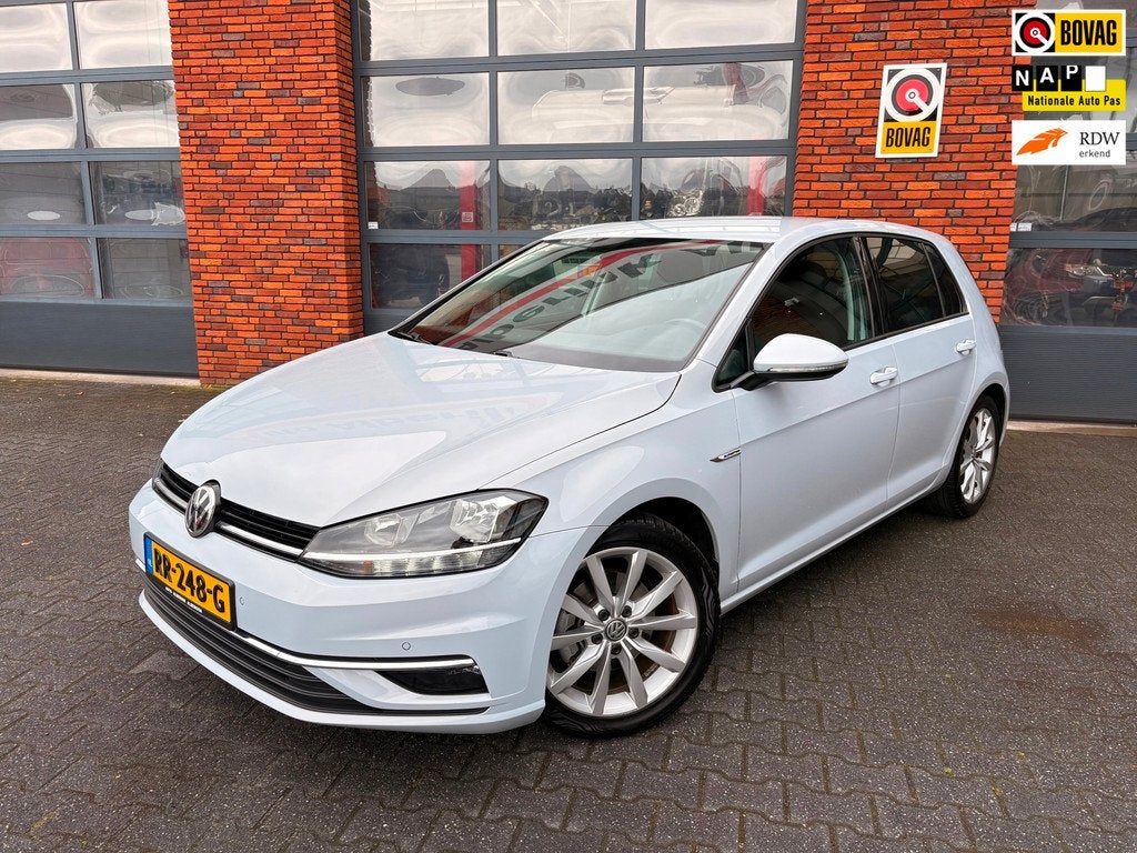 Volkswagen Golf 1.5 TSI Highline | Apple Carplay | Camera |, Voorwielaandrijving, Euro 6, 4 cilinders, Alcantara
