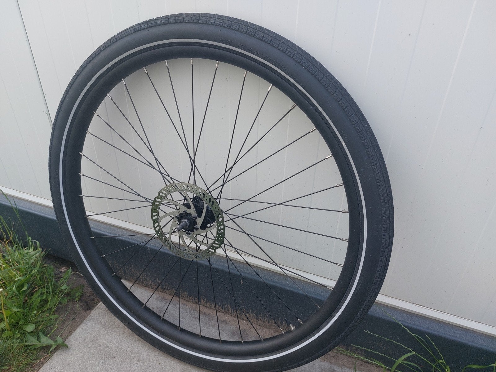 Voorwiel 28 inch met schijfrem en CST band, Fietsen en Brommers, Ophalen of Verzenden, Nieuw, Elektrische fiets, Wiel