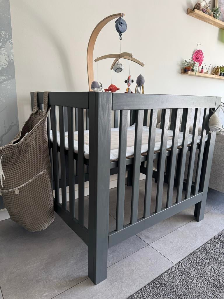 Donkergrijs | babybox, Ophalen, Zo goed als nieuw, Ledikant