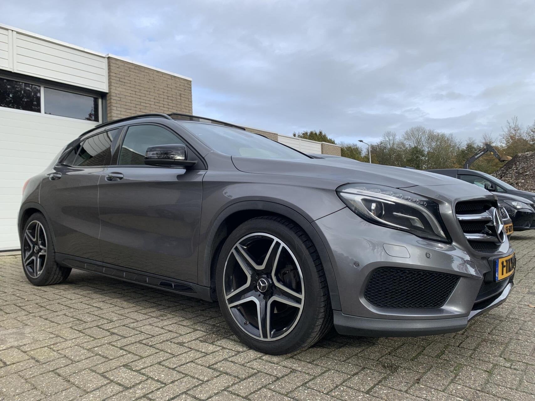 Mercedes GLA 200 Prestige AMG Panodak Groot scherm Leer Crui, Auto's, Gebruikt, 715 kg, Bedrijf, 1335 kg