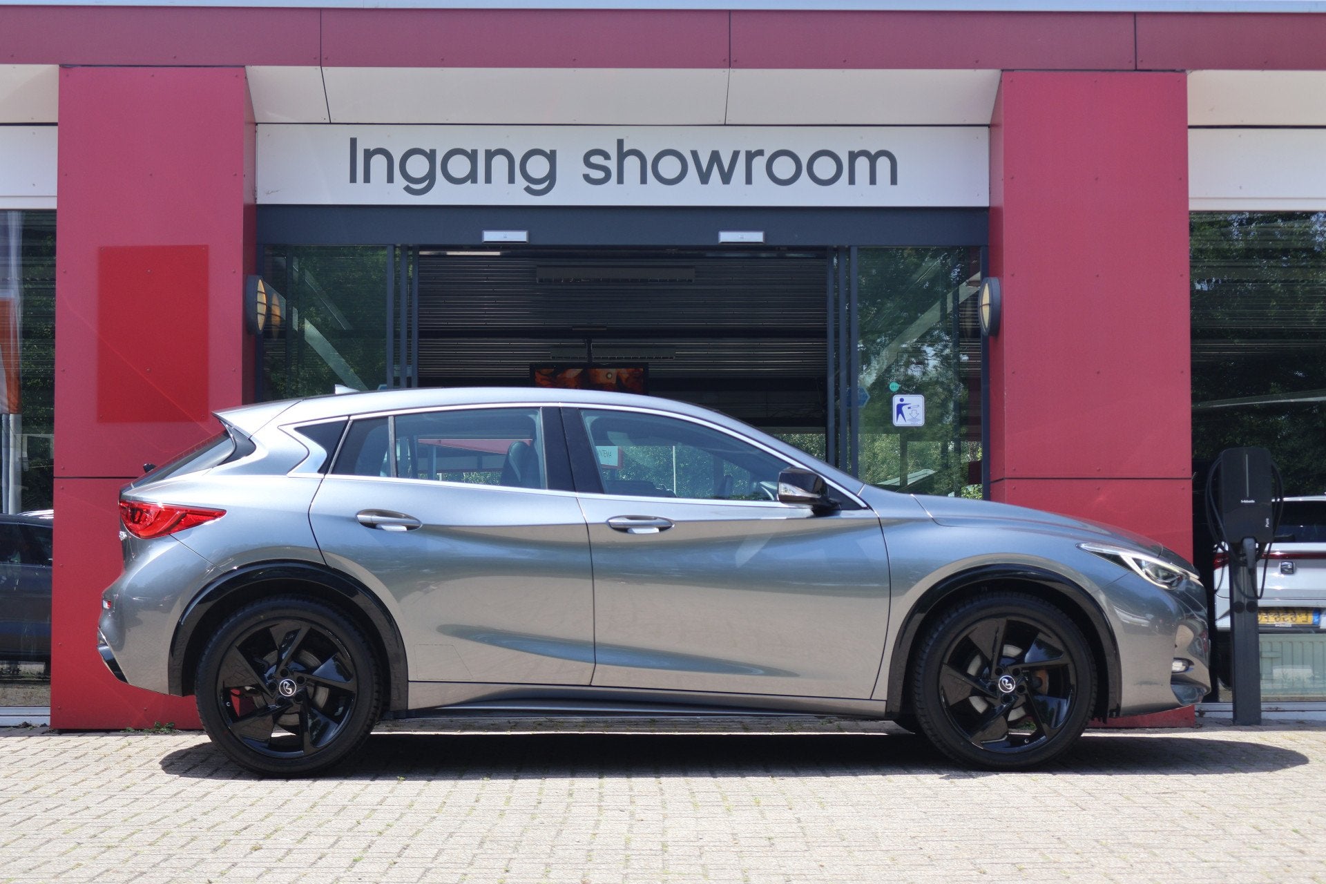 Infiniti Q30 1.6 T Sport | Origineel NL | Panoramadak | Bose, Auto's, Infiniti, Gebruikt, 700 kg, Bedrijf, 84 €/maand