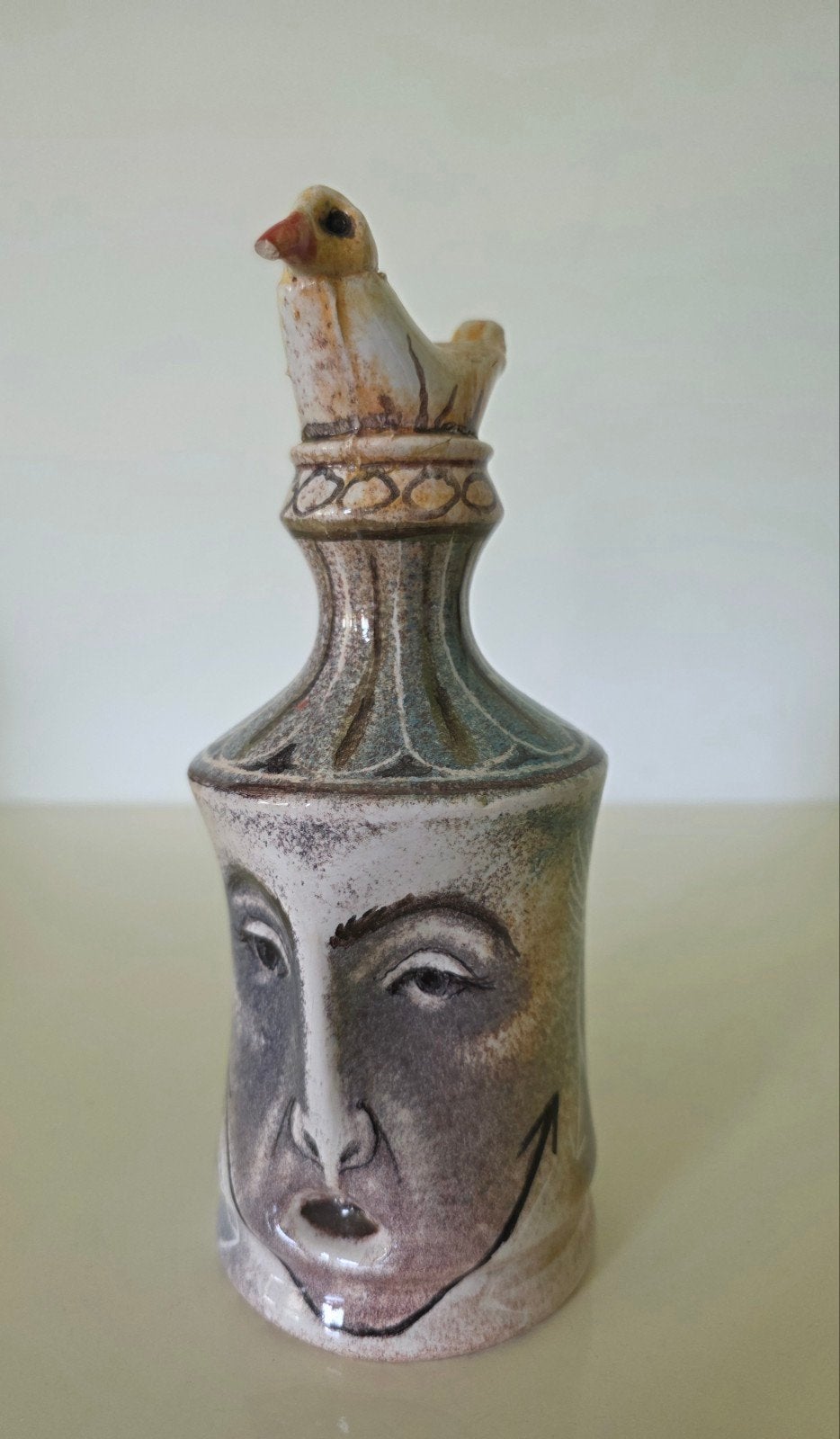 Handgemaakt keramiek object met gezichten en vogel, Drake, Meerkleurig, Ophalen of Verzenden, Beeld, Handgemaakt