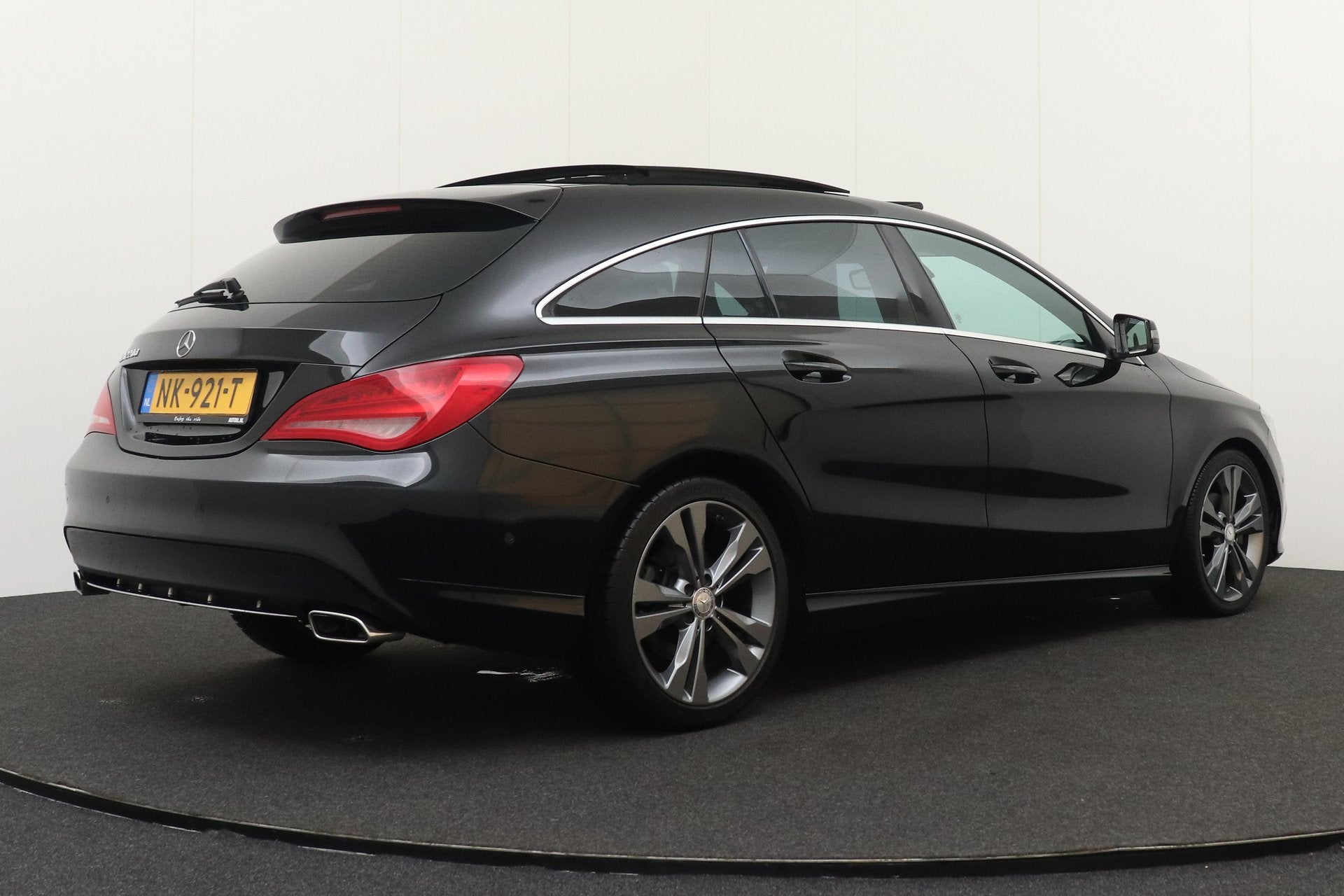Mercedes-Benz CLA-Klasse Shooting Brake 220D 177 PK Aut. AMG, Auto's, CLA, Gebruikt, 4 cilinders, Leder en Stof