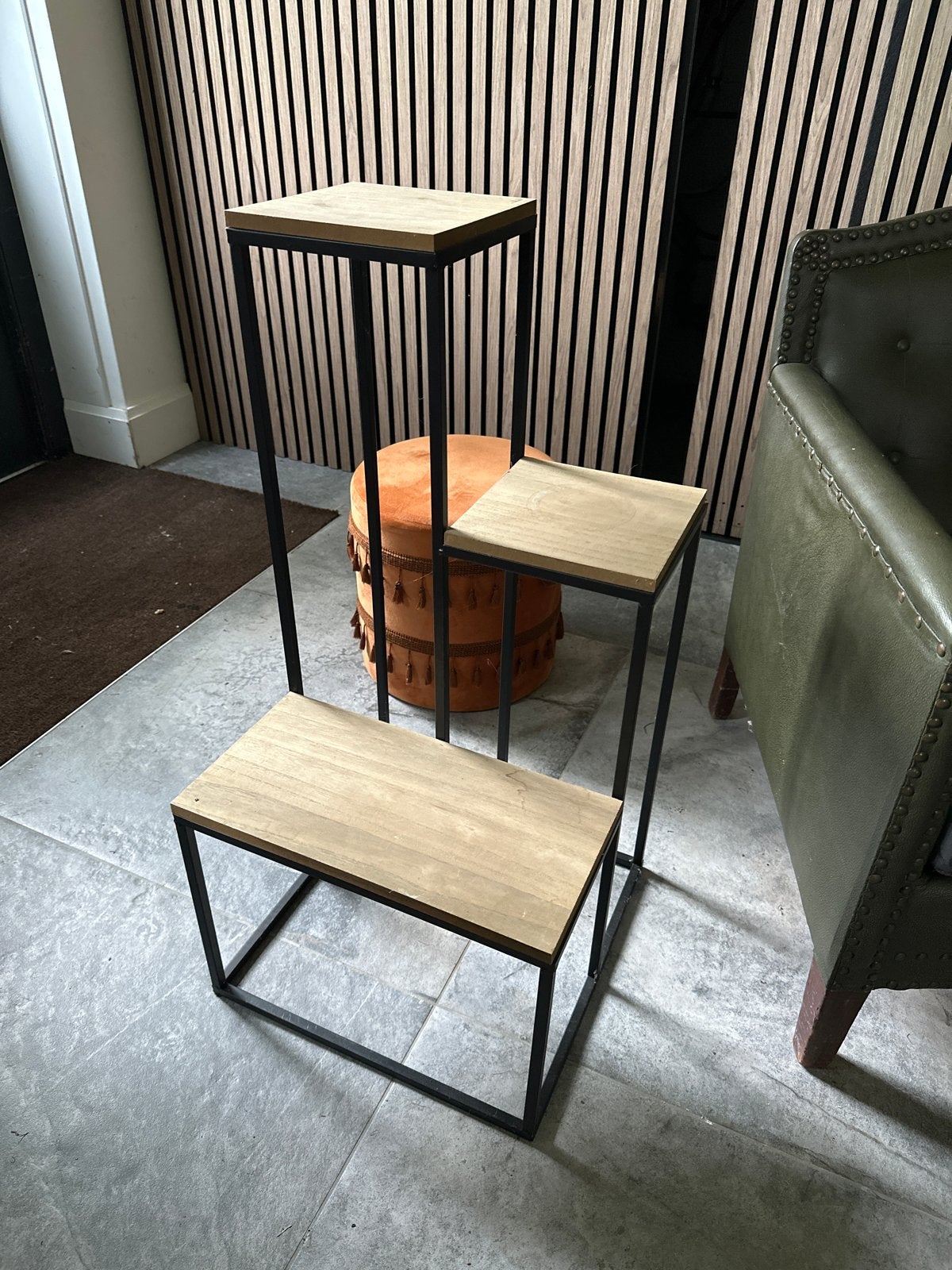 Stijlvolle plantenstandaard met 3 niveaus, Ophalen, Metaal of Aluminium, 55 tot 75 cm, Zo goed als nieuw