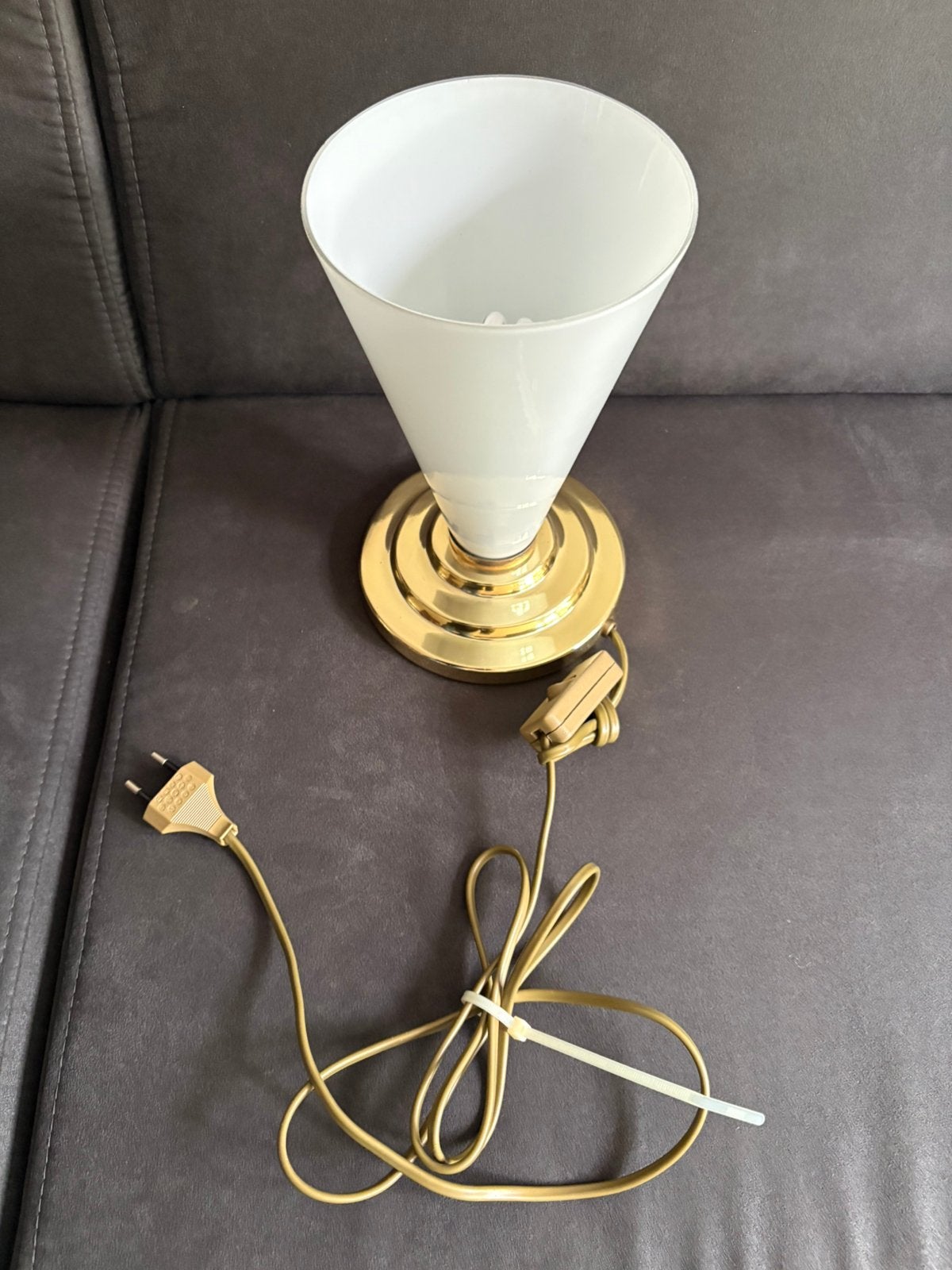 Vintage Tafellamp met Gouden Voet en Witte Kap, Met schakelaar, Gebruikt, Vintage, Goud
