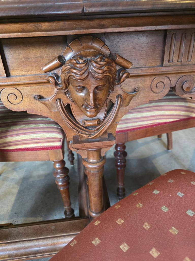 Antieke eettafel met houtsnijwerk, Antiek en Kunst, Antiek | Meubels | Tafels, Ophalen of Verzenden
