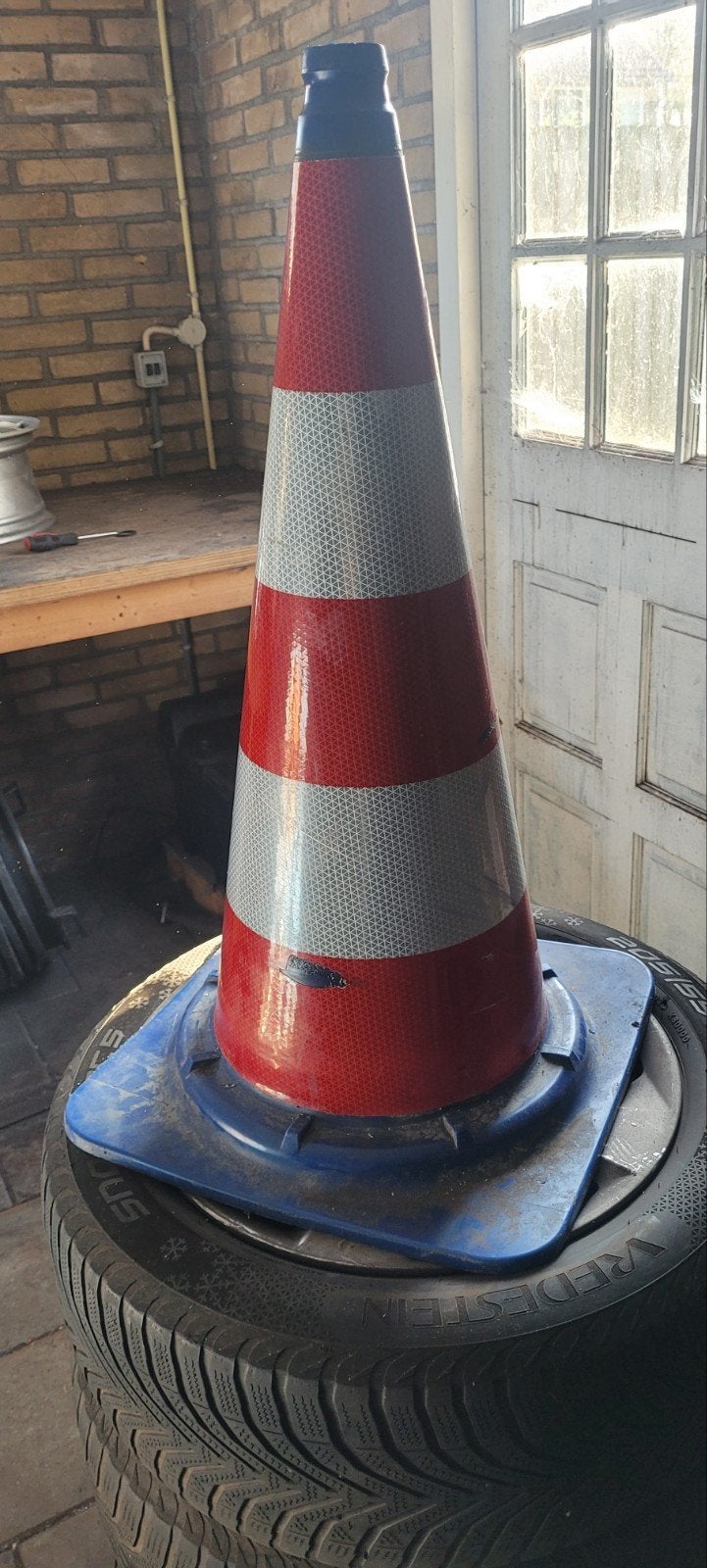 Pylon / verkeerskegel 70cm, Ophalen