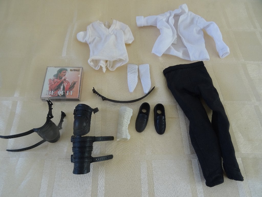 Michael Jackson kleding outfit zingende pop figuur Beat it, Verzamelen, Ophalen of Verzenden, Zo goed als nieuw, Kleding