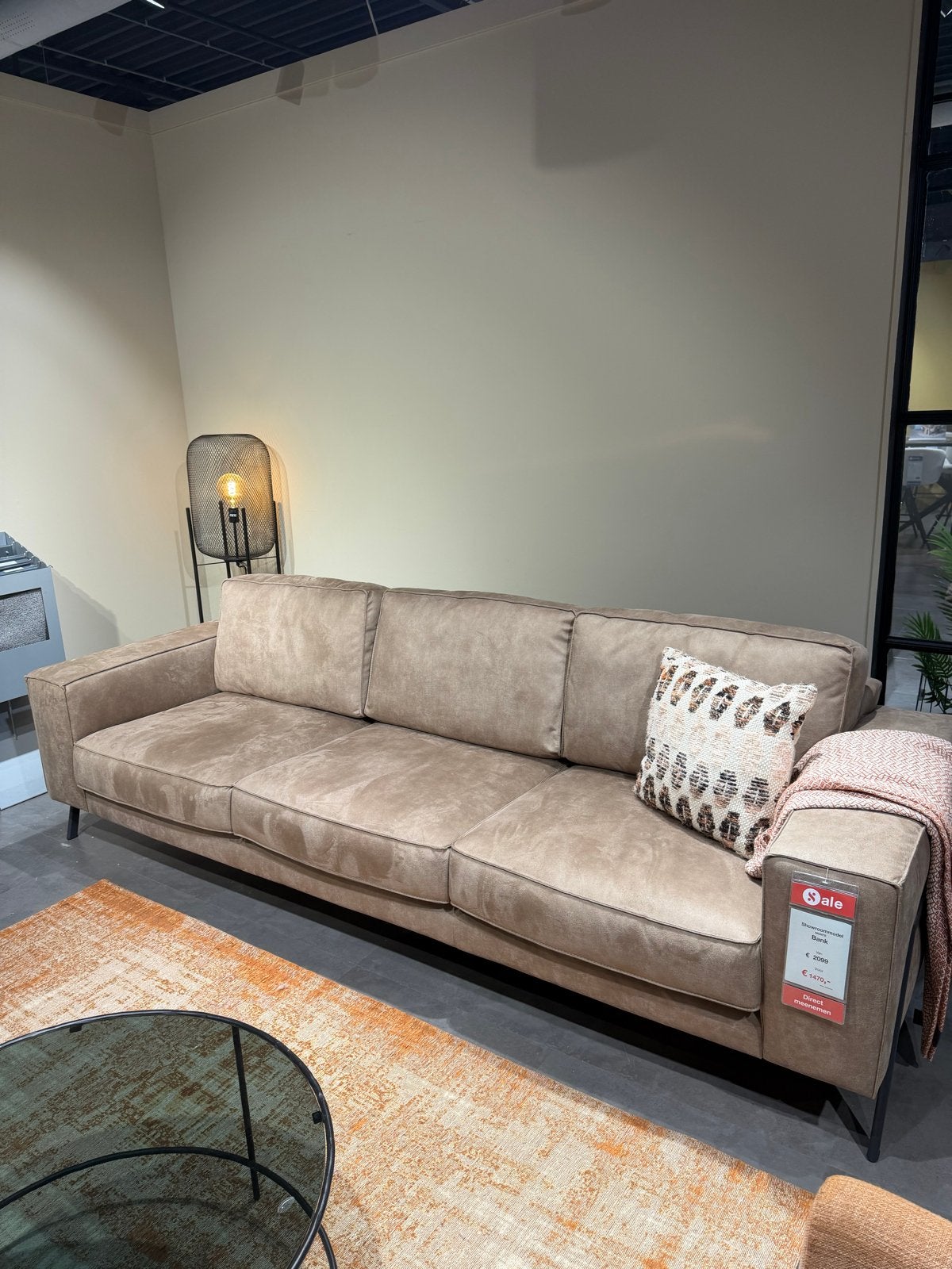 Showroommodel 4-zitsbank microleder- grote bank, Ophalen, Zo goed als nieuw, 75 tot 100 cm, Hout