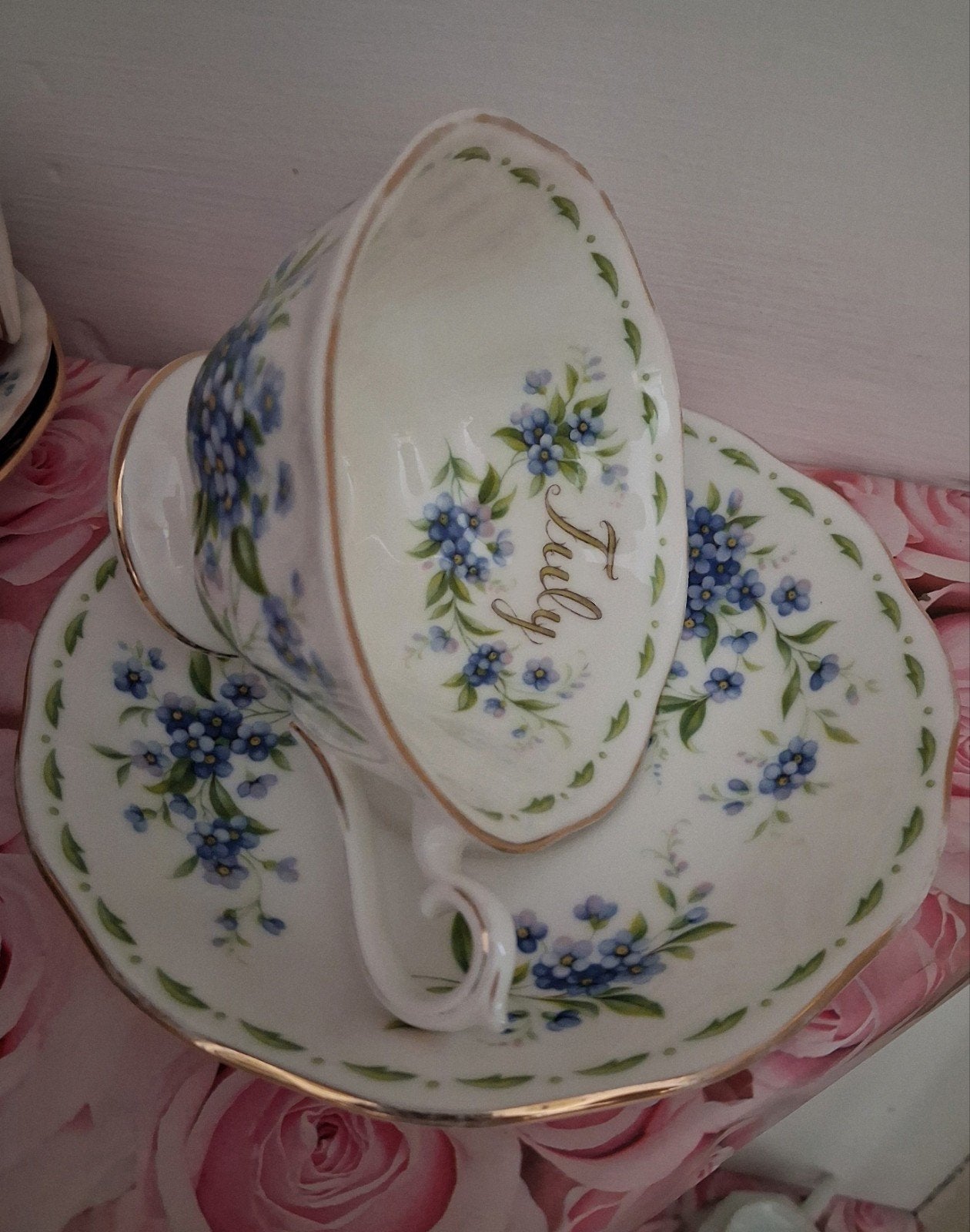 Royal Albert/July, Ophalen of Verzenden