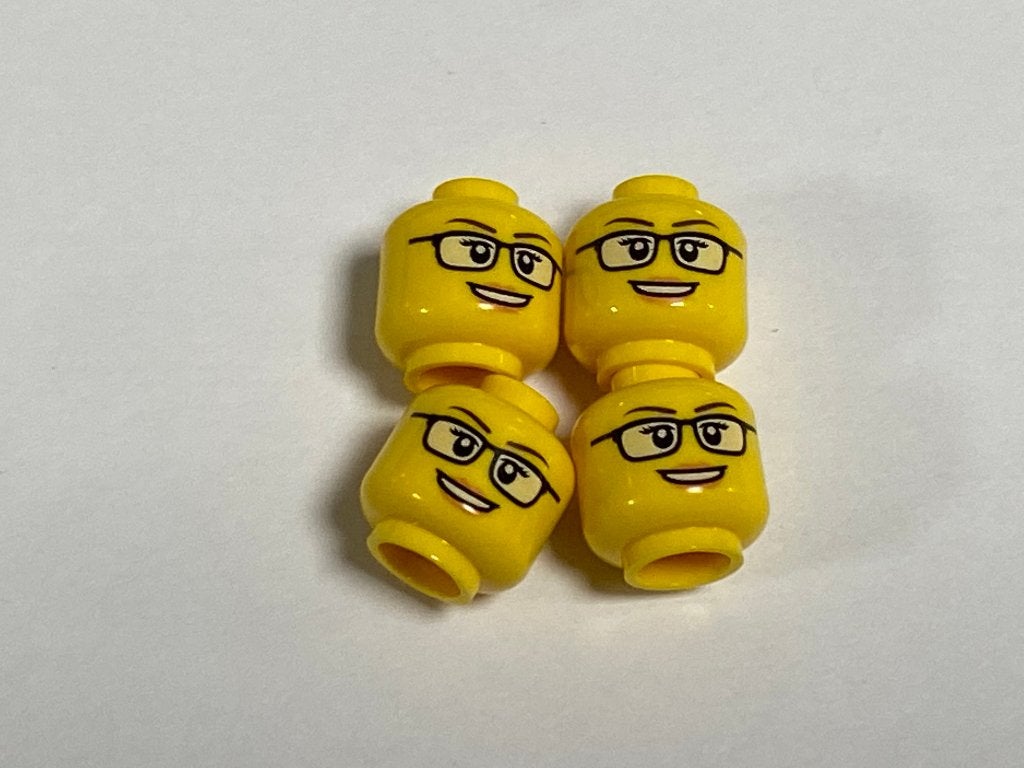 Partij Lego 4x nieuwe geel hoofd vrouwelijk met bril en lach, Overige thema's, Lego, Nieuw, Ophalen of Verzenden