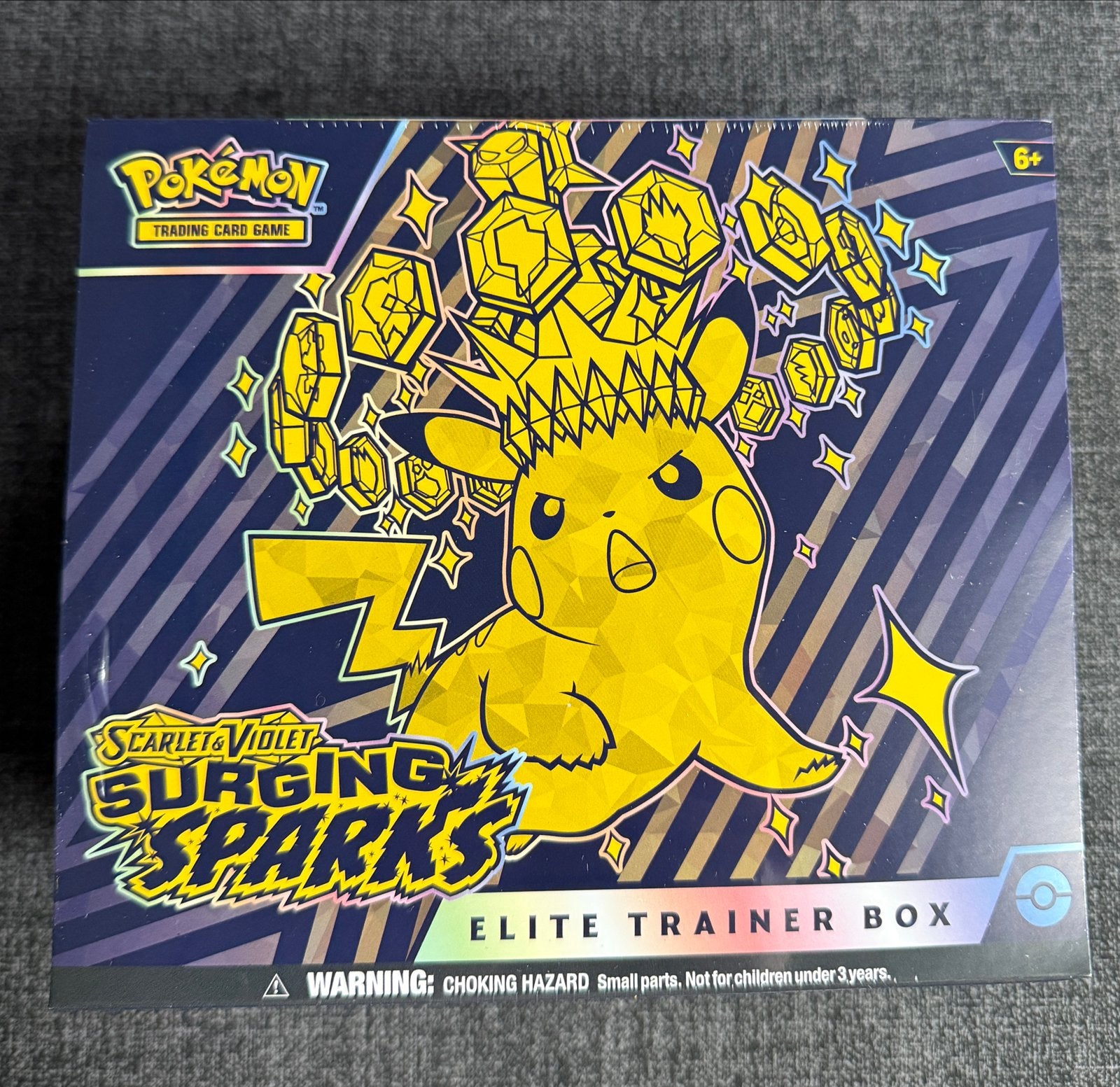 Pokémon Scarlet & Violet Surging Sparks ETB, Ophalen, Nieuw, Boosterbox, Foil