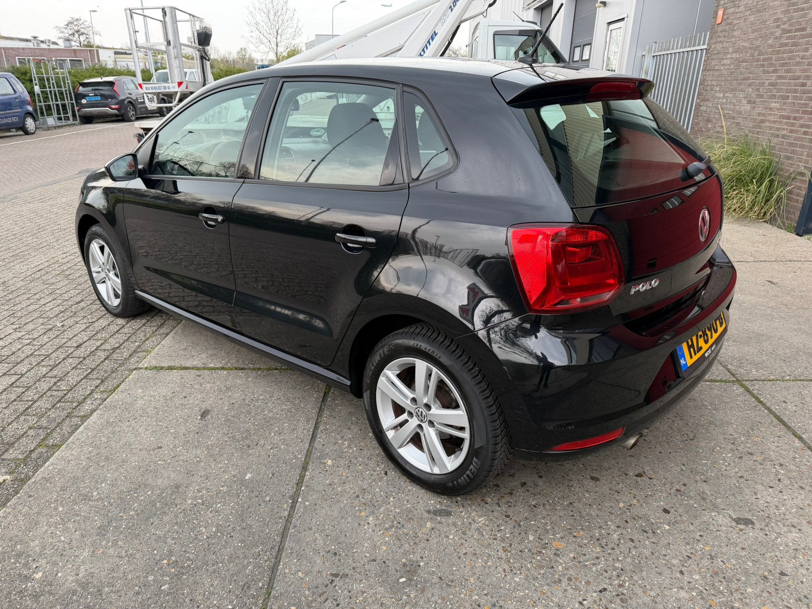Volkswagen Polo 1.2 TSI 66KW 2015 Zwart, 40 €/maand, 4 cilinders, Zwart, Handgeschakeld