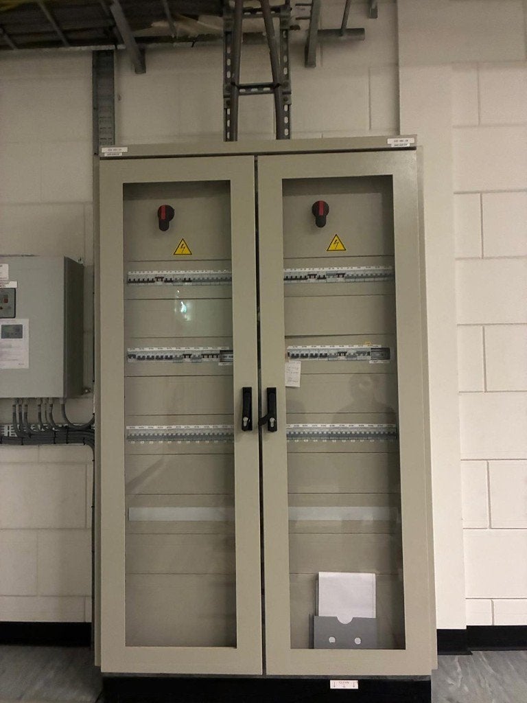 Schakelkast energieverdeler met vensterdeuren, Doe-het-zelf en Verbouw, Elektra en Kabels, Ophalen, Gebruikt, Niet van toepassing