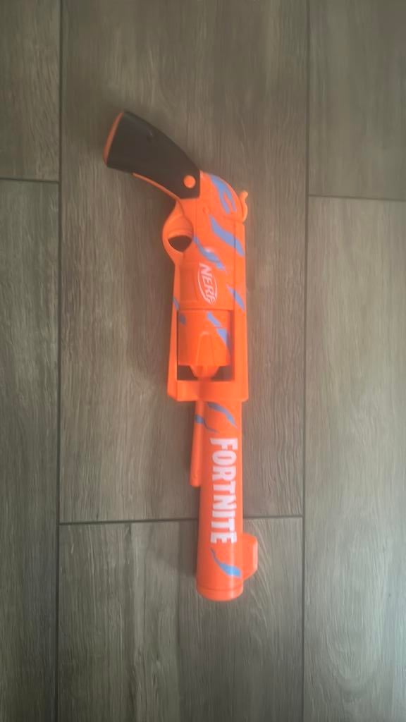 Fortnite nerf revolver, Ophalen of Verzenden, Zo goed als nieuw