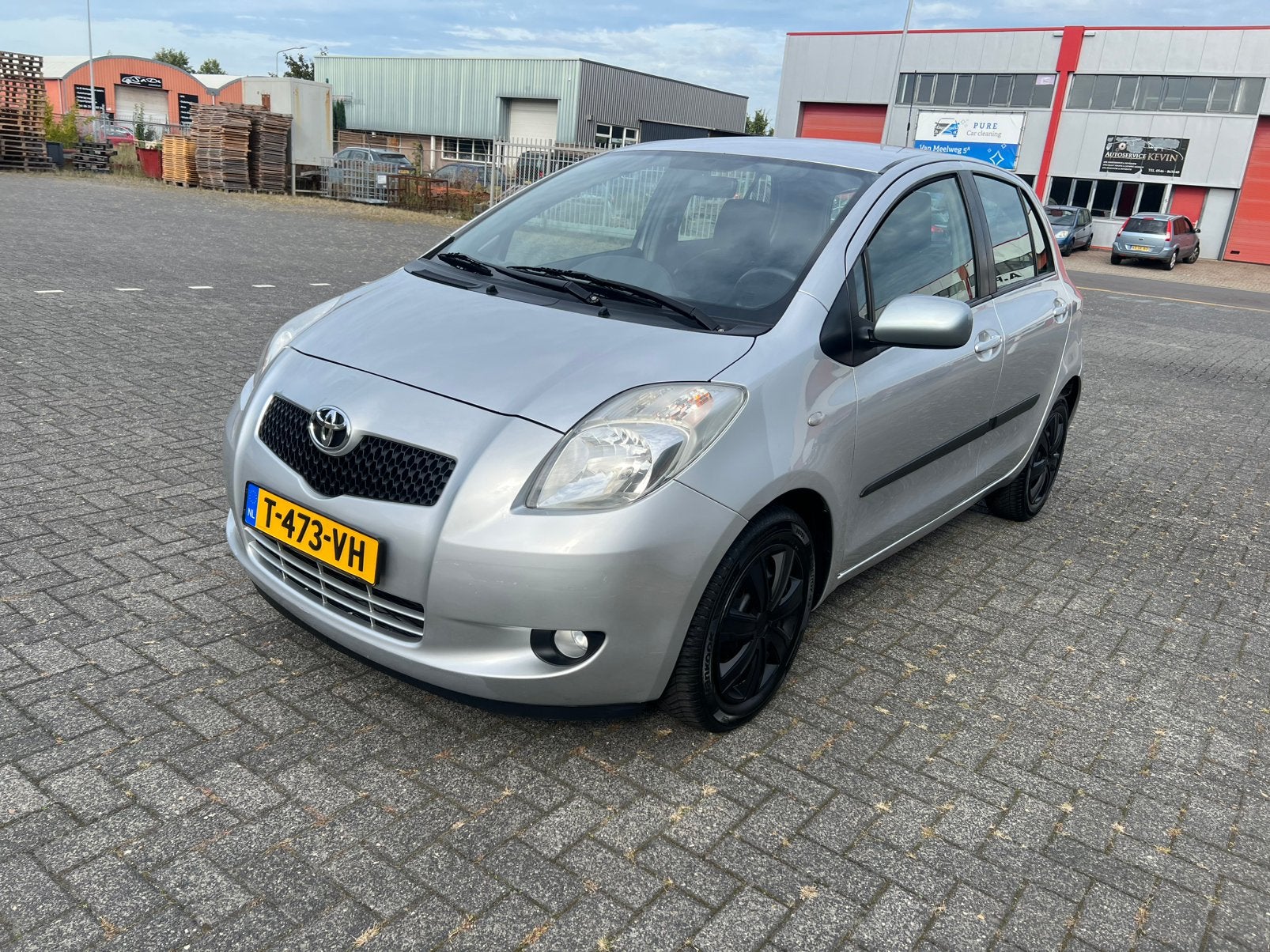 Toyota Yaris 1.3 Luna Automaat Airco, Auto's, 40 €/maand, 750 kg, 4 cilinders, Bedrijf
