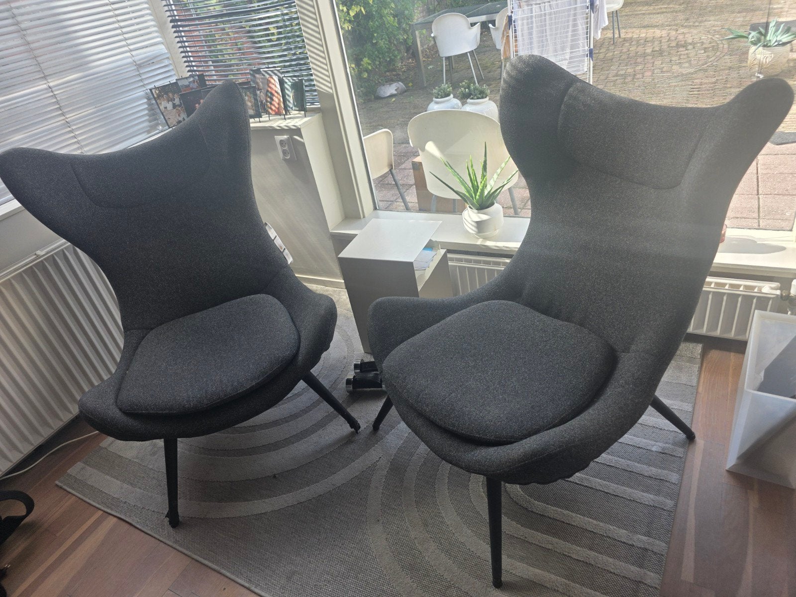 Twee grijze (oor)fauteuils - Zo goed als nieuw, Ophalen, Modern, Comfortabel, Twee, Zo goed als nieuw