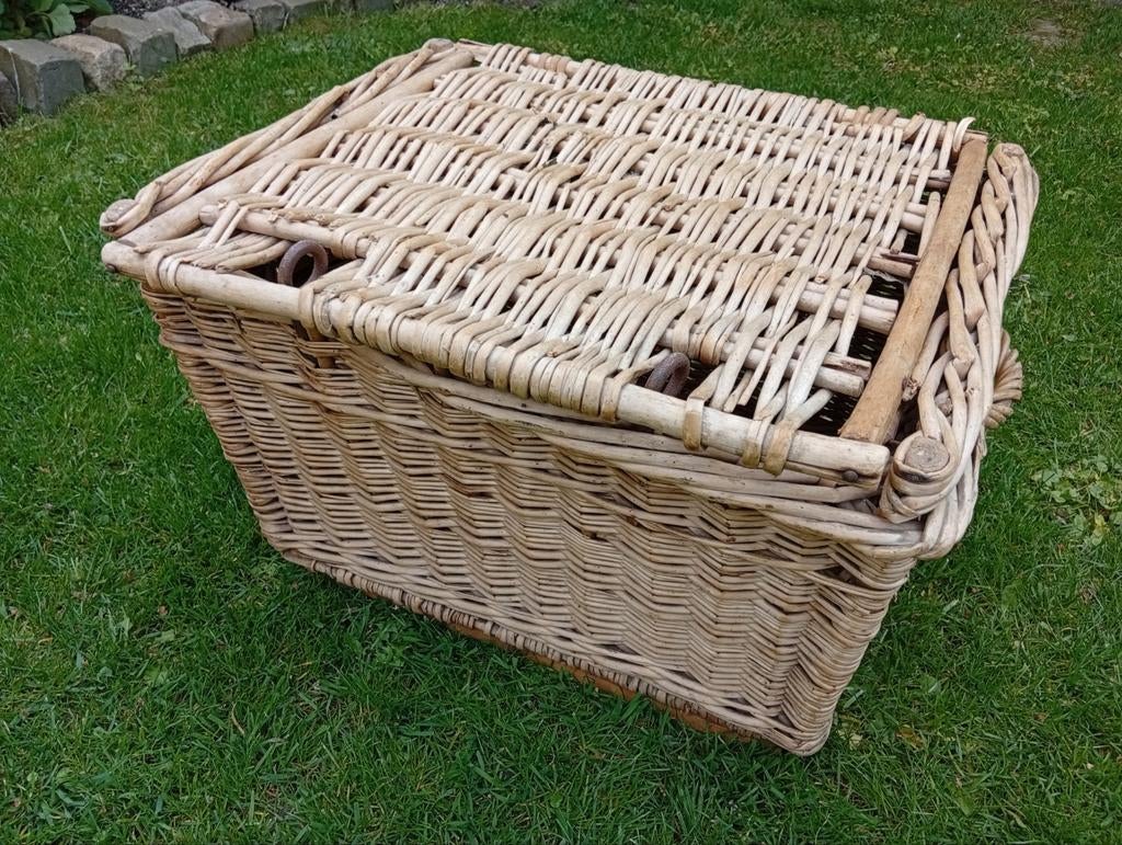 Grote rieten/rotan mand met deksel - 45x55x40 cm, Huis en Inrichting, Woonaccessoires | Schalen en Manden, Gebruikt, Mand, Ophalen of Verzenden