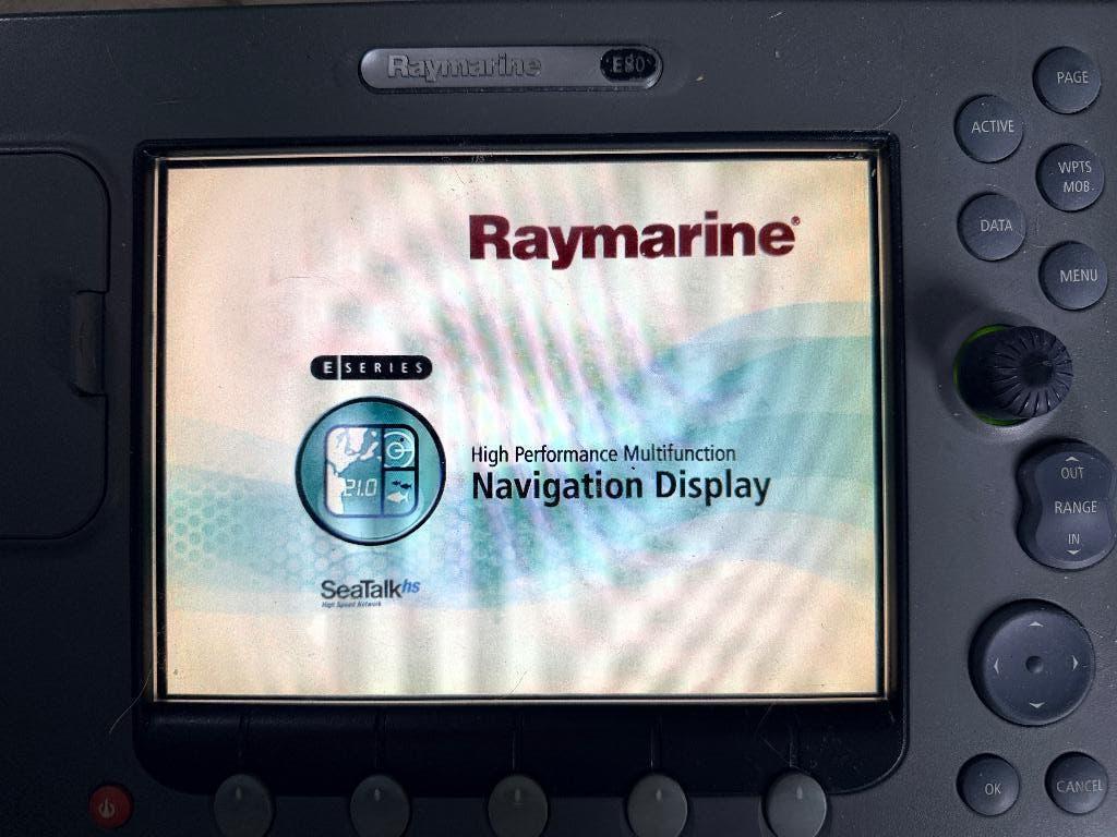 Raymarine E80 plotter mdf goed werkend, Watersport en Boten, Navigatiemiddelen en Scheepselektronica, Ophalen, Gebruikt, Kaartplotter of Fish Finder