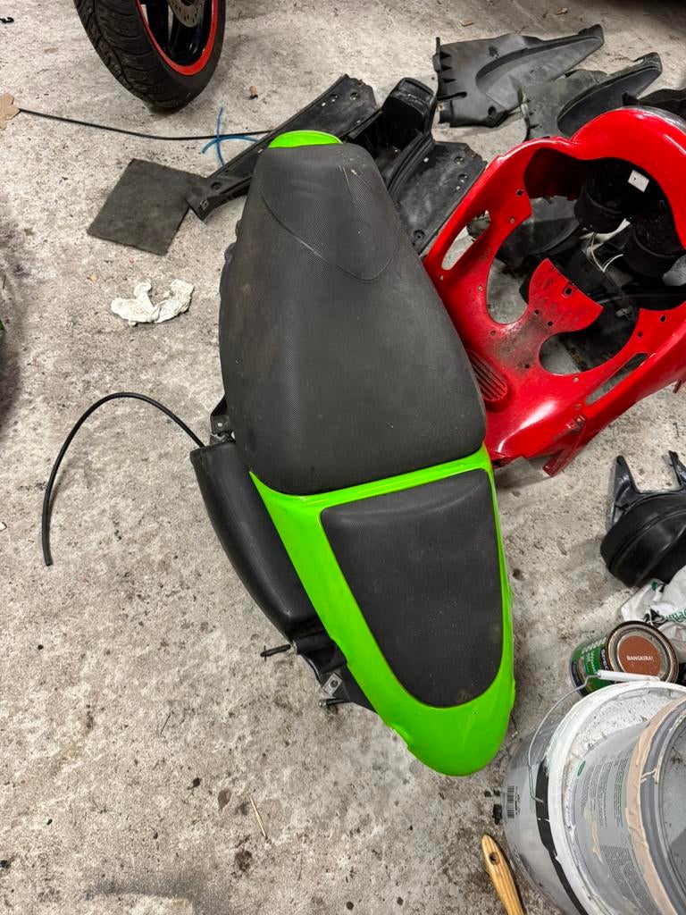 Buddyseat aprilia sr50, Fietsen en Brommers, Brommeronderdelen | Scooters, Ophalen, Zadel, Overige merken