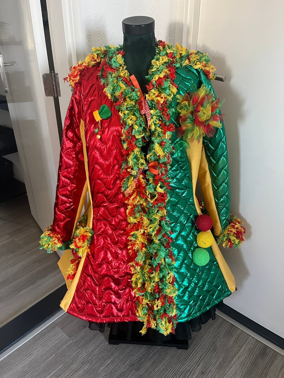 Rood/geel/groen unieke nieuwe Carnavalsjas maat xl/xxl, Carnaval, Maat 46/48 (XL) of groter, Nieuw, Ophalen of Verzenden