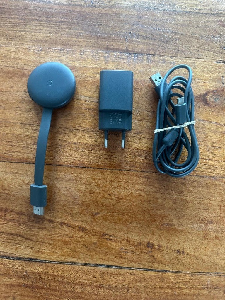 Google chromecast 2e generatie model NC2-6A5, Ophalen of Verzenden, Zo goed als nieuw