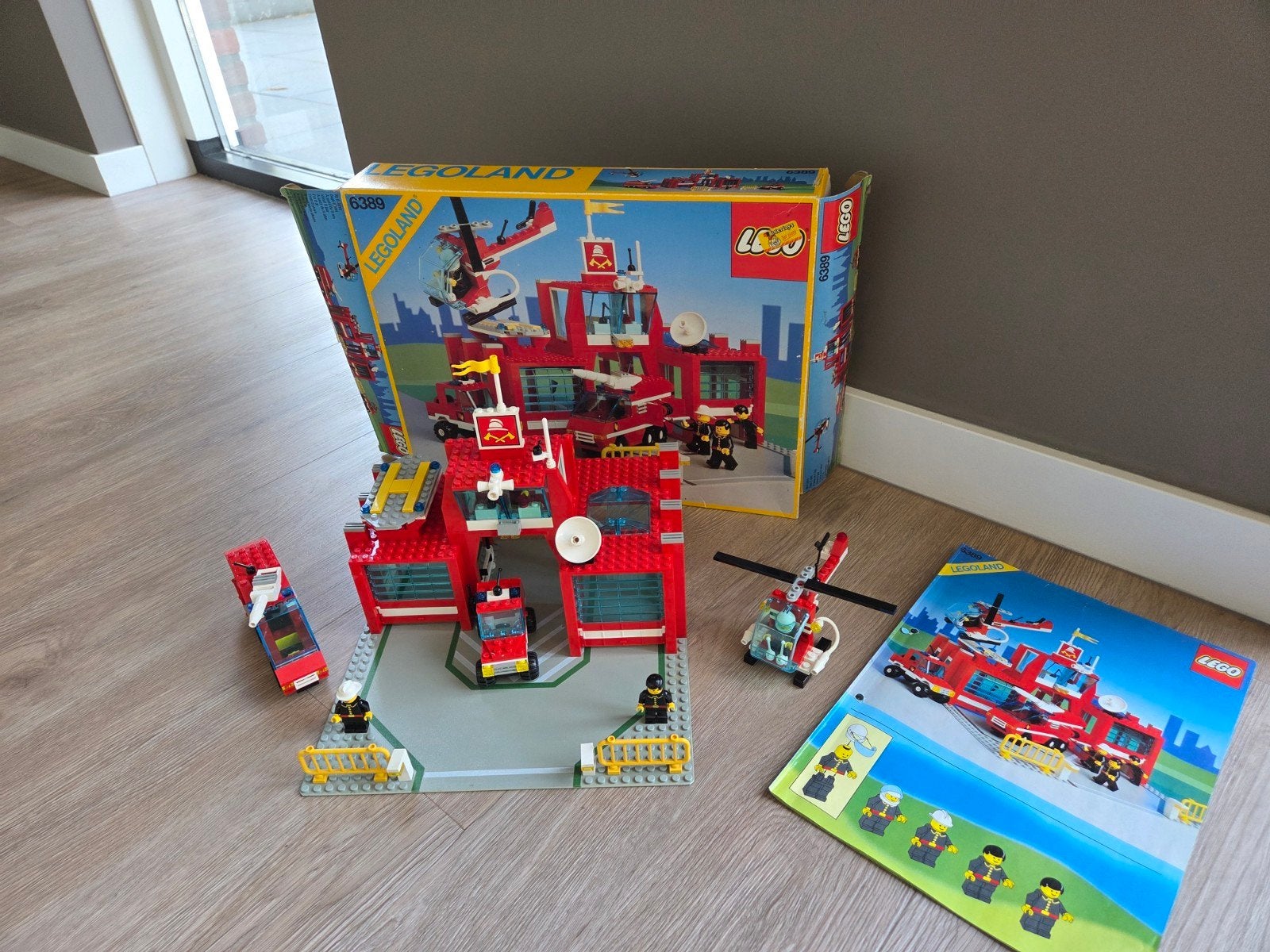 lego complete set met doos en instructie  brandweerkazerne 6, Ophalen of Verzenden