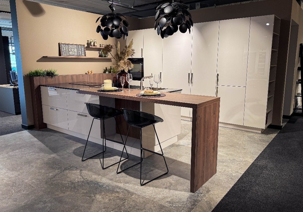 Keuken met houtlook bar, Ophalen, Overige kleuren, Nieuw, Composiet