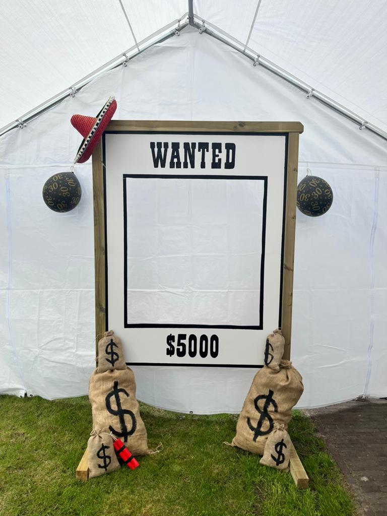 Wanted bord, Ophalen, Versiering, Overige
