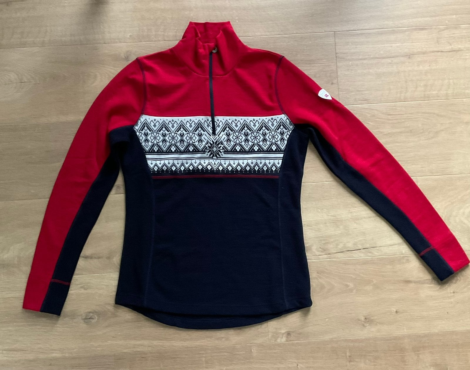 Gloednieuwe Dale of Norway merino damestrui, Ophalen of Verzenden, Nieuw, Maat 42/44 (L), Rood