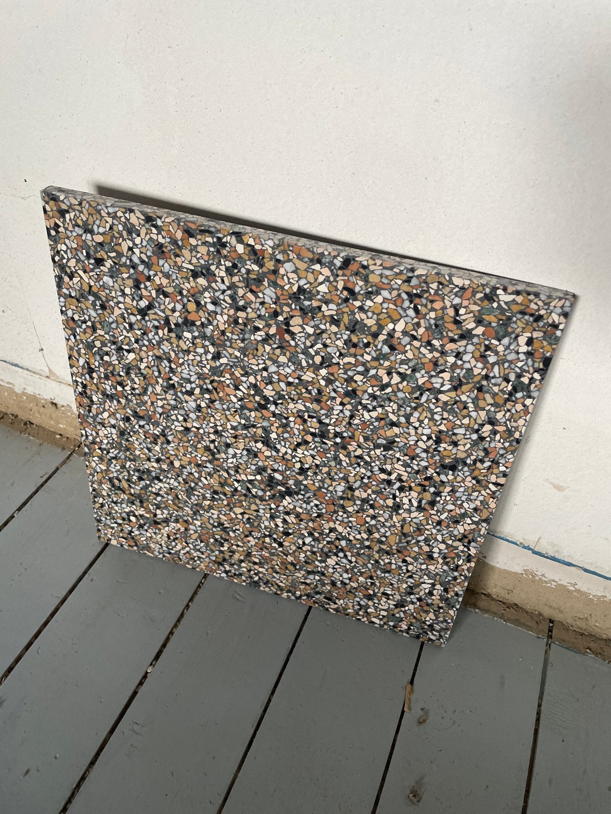 4 terrazzo tegels (40x40) met 3 bijbehorende plinten, Ophalen, Nieuw, Minder dan 20 cm, Minder dan 5 m²